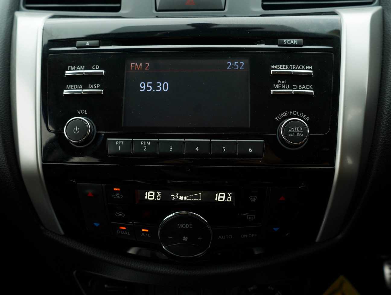 terpakai 2017 Nissan Navara NP300 VL 2.5