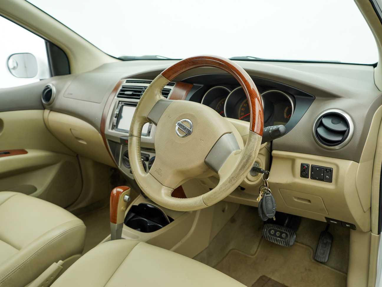 used 2011 Nissan Grand Livina Comfort 1.8