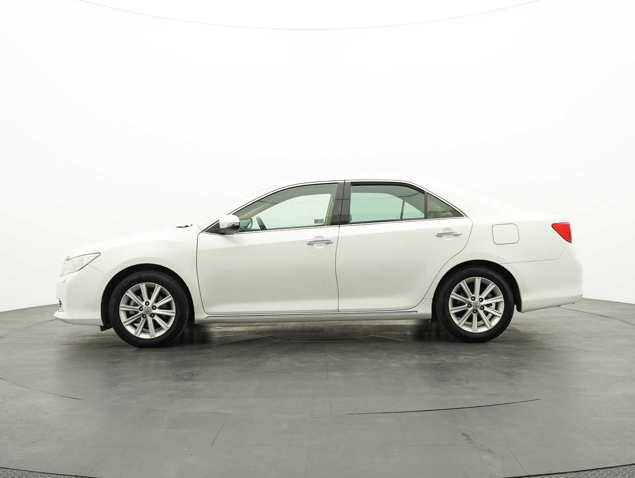 terpakai 2013 Toyota Camry V 2.5