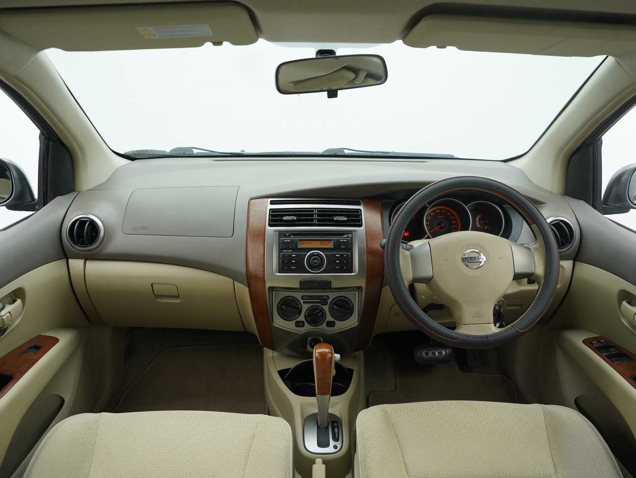 terpakai 2011 Nissan Grand Livina Comfort 1.8