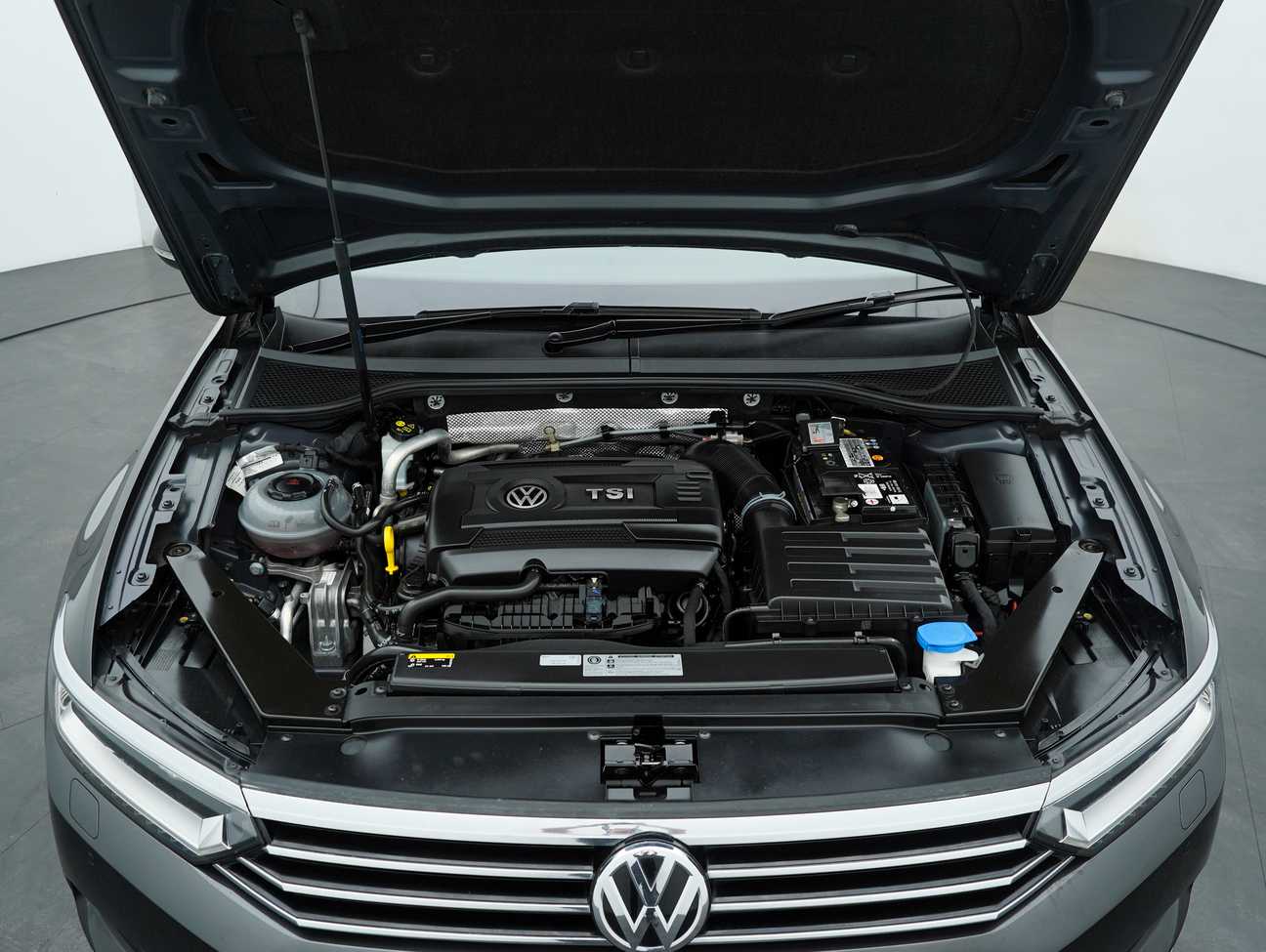 terpakai 2018 Volkswagen Passat 380 TSI Highline 2.0