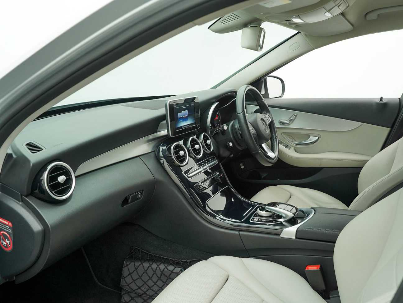 terpakai 2016 Mercedes-Benz C180 Avantgarde (7G-TRONIC Plus) 1.6