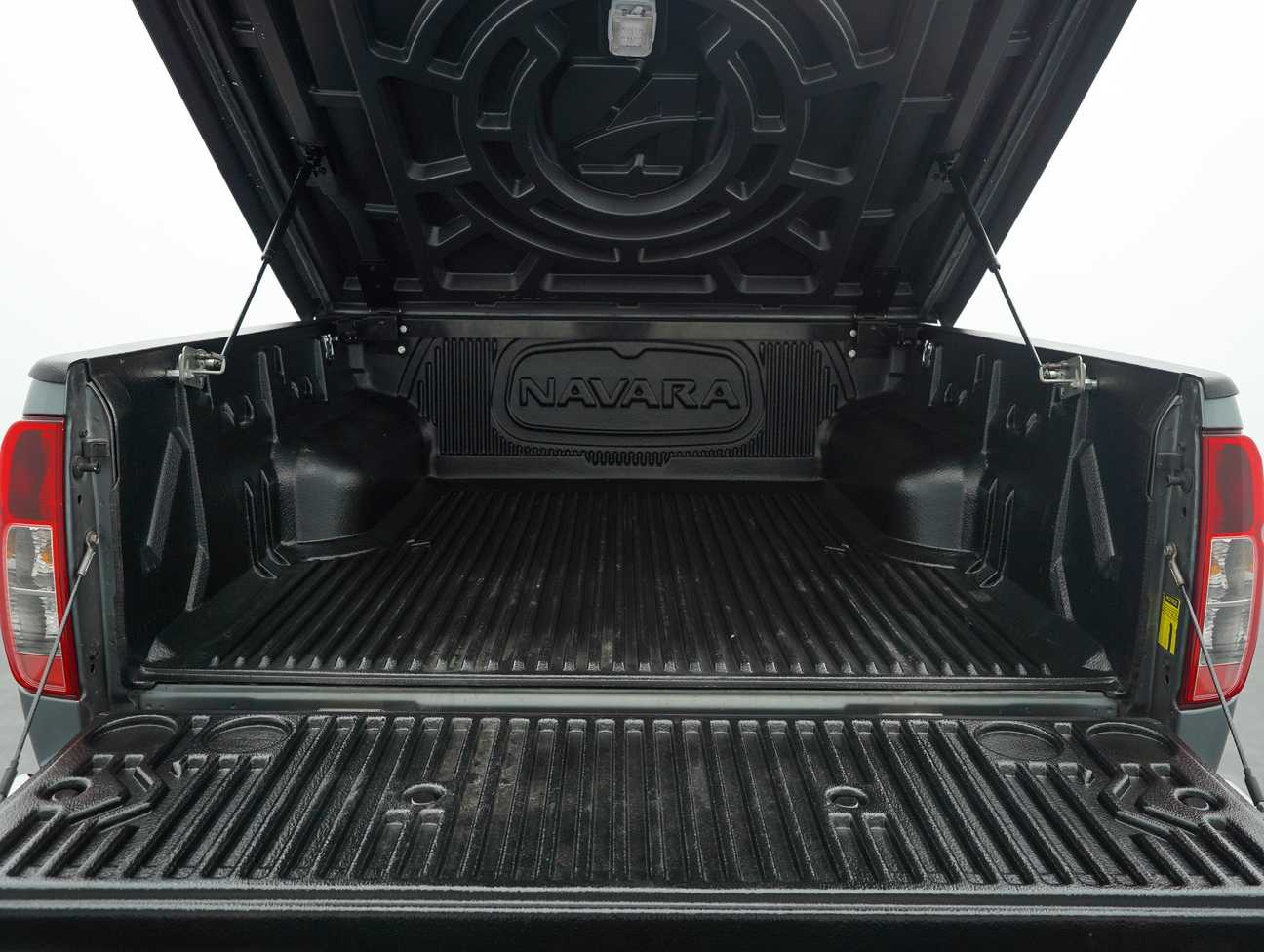 used 2015 Nissan NAVARA 4X2 2.5