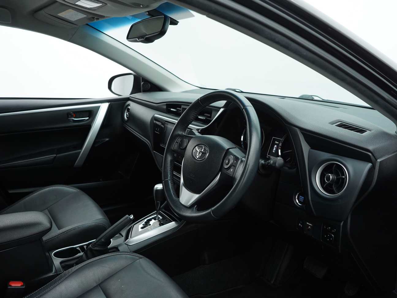 used 2017 Toyota Corolla Altis V 2.0