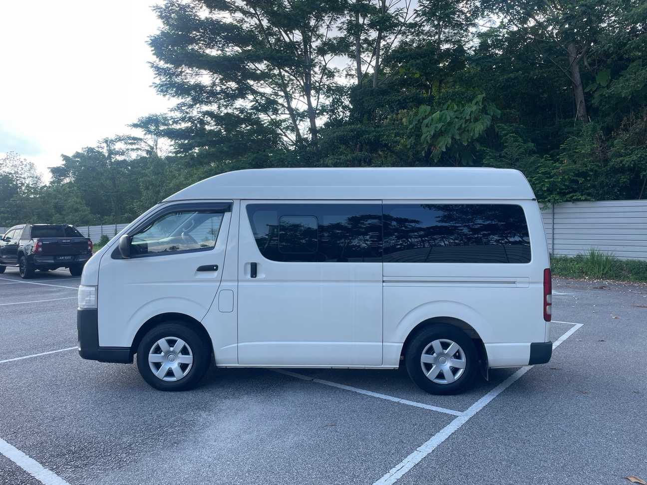 terpakai 2016 Toyota Hiace Window Van 2.5