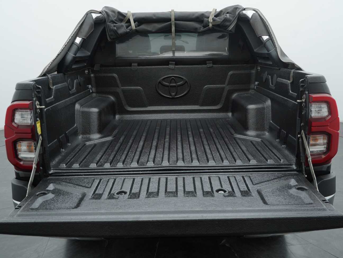 terpakai 2021 Toyota Hilux V Dual Cab 2.4