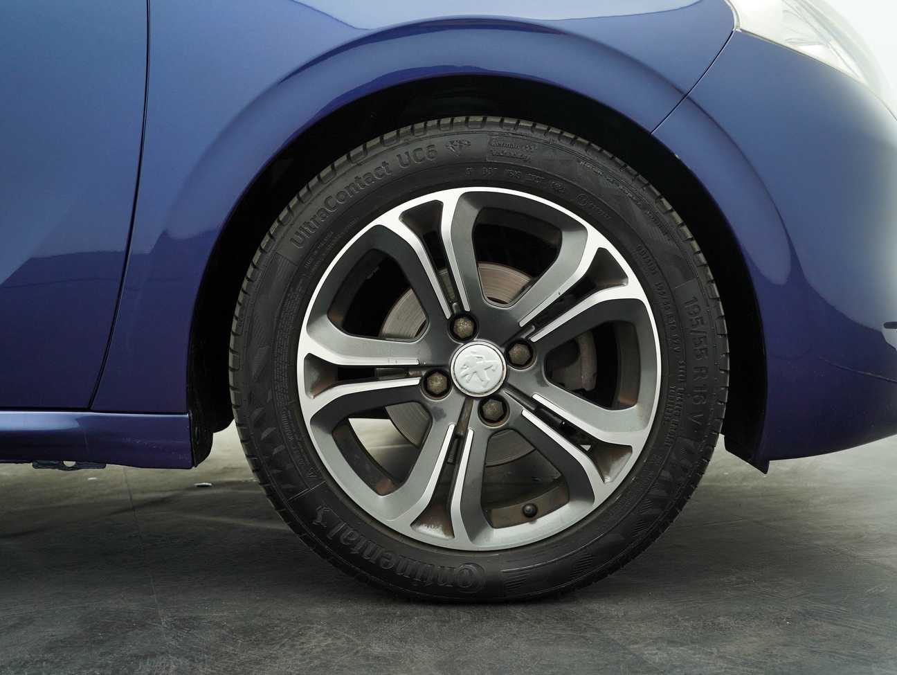 terpakai 2015 Peugeot 208 Allure 3 Door 1.6