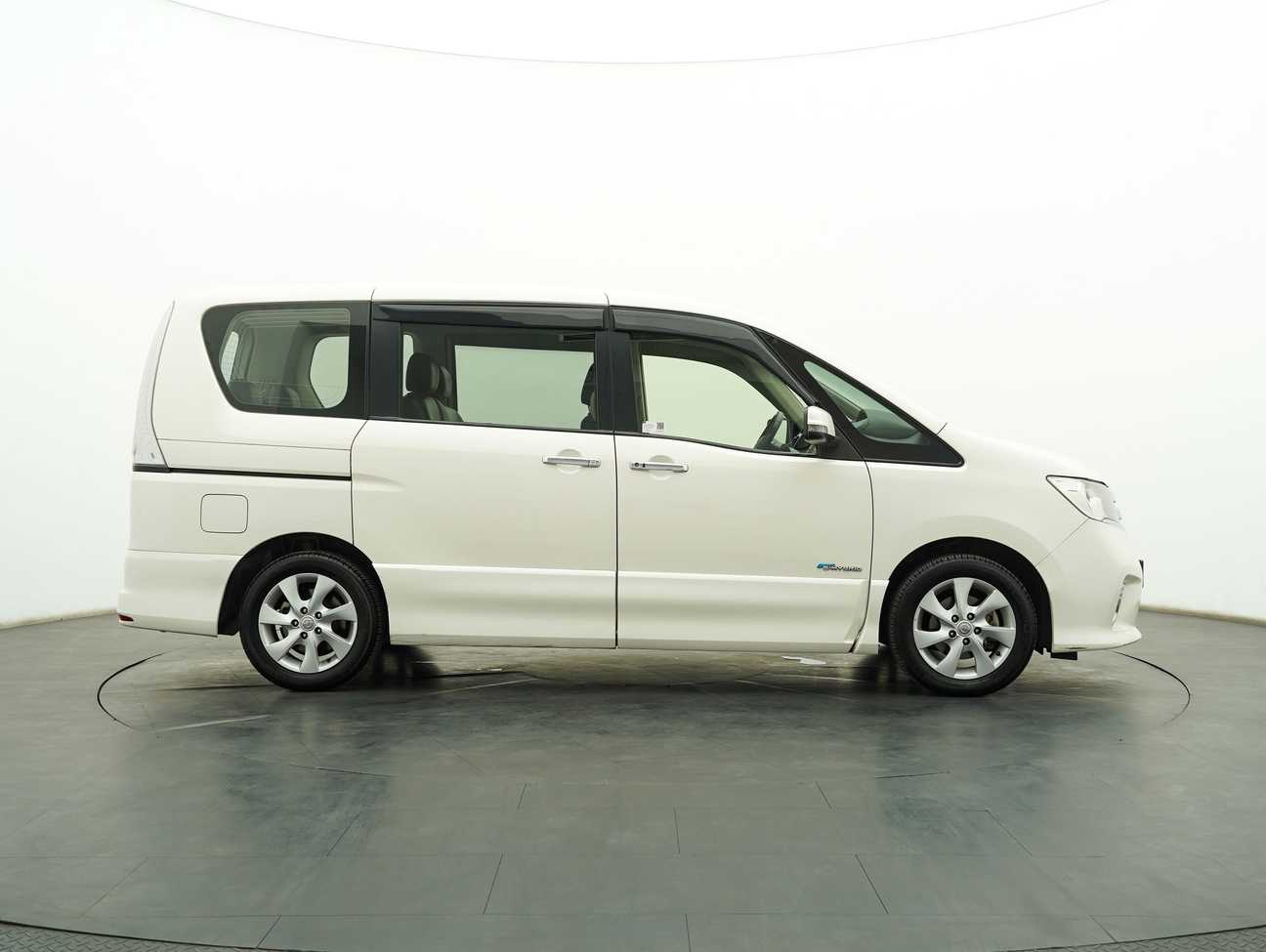 used 2013 Nissan Serena S-Hybrid High-Way Star 2.0