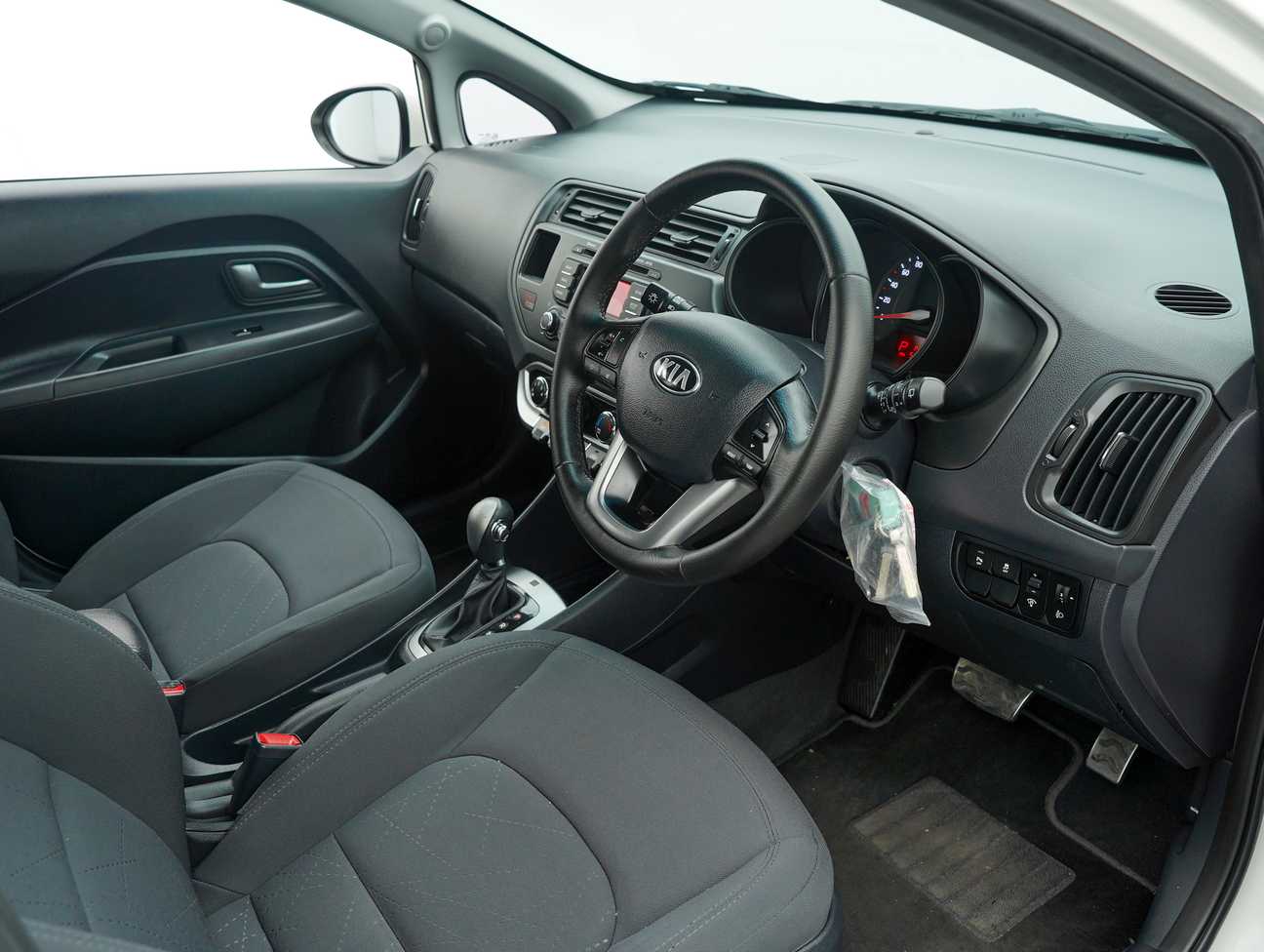 terpakai 2013 Kia RIO UB 1.4