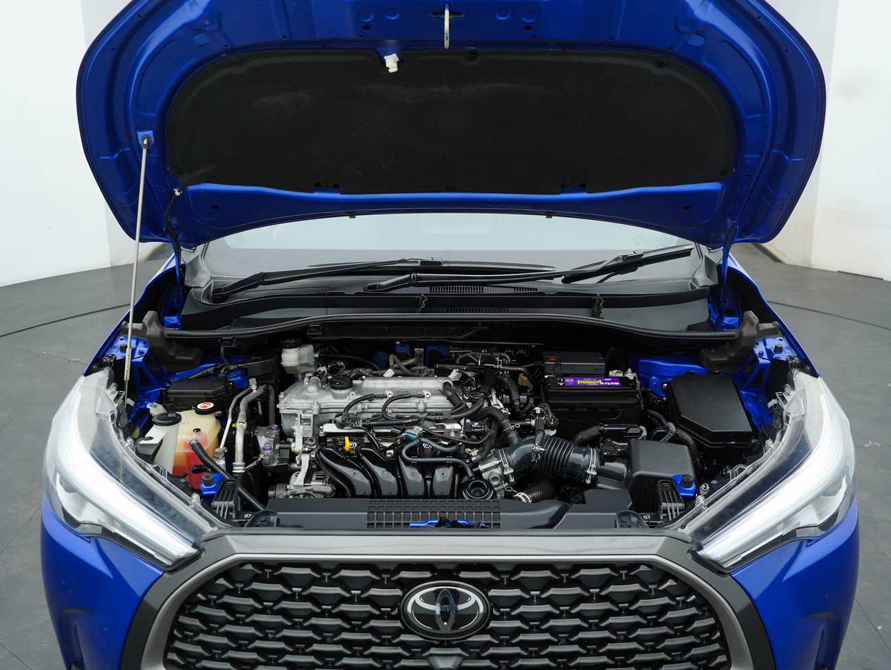 used 2023 Toyota Corolla Cross V 1.8