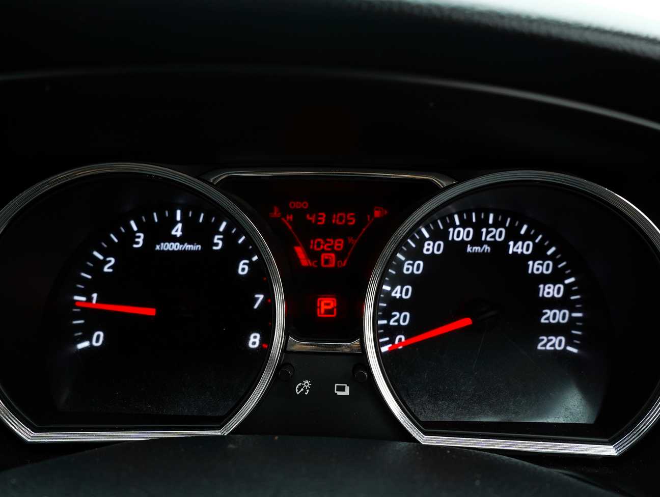 used 2016 Nissan GRAND LIVINA  1.6