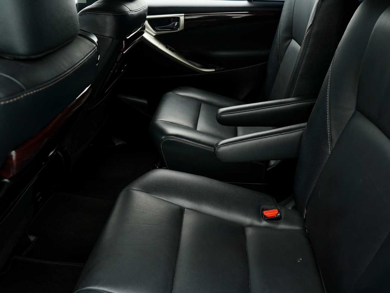 terpakai 2019 Toyota INNOVA X 2.0