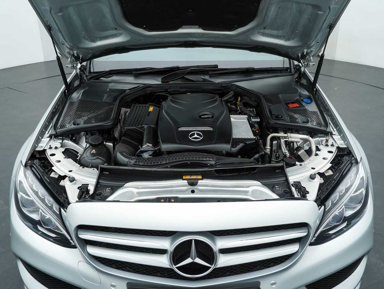 terpakai 2018 Mercedes-Benz C250 AMG Line 2.0