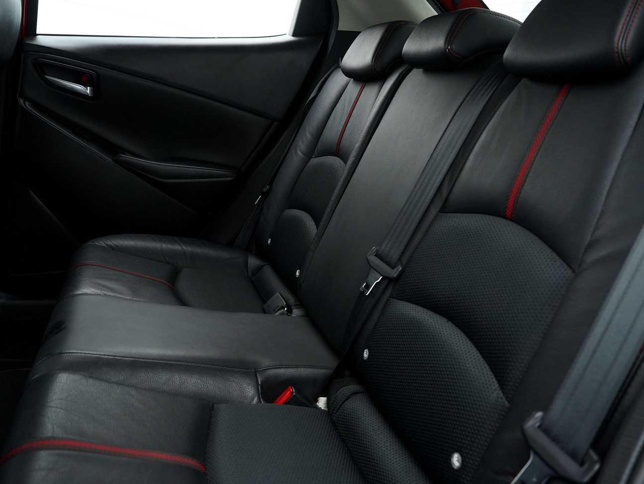 terpakai 2016 Mazda 2 SKYACTIV-G (Halogen Headlight) 1.5