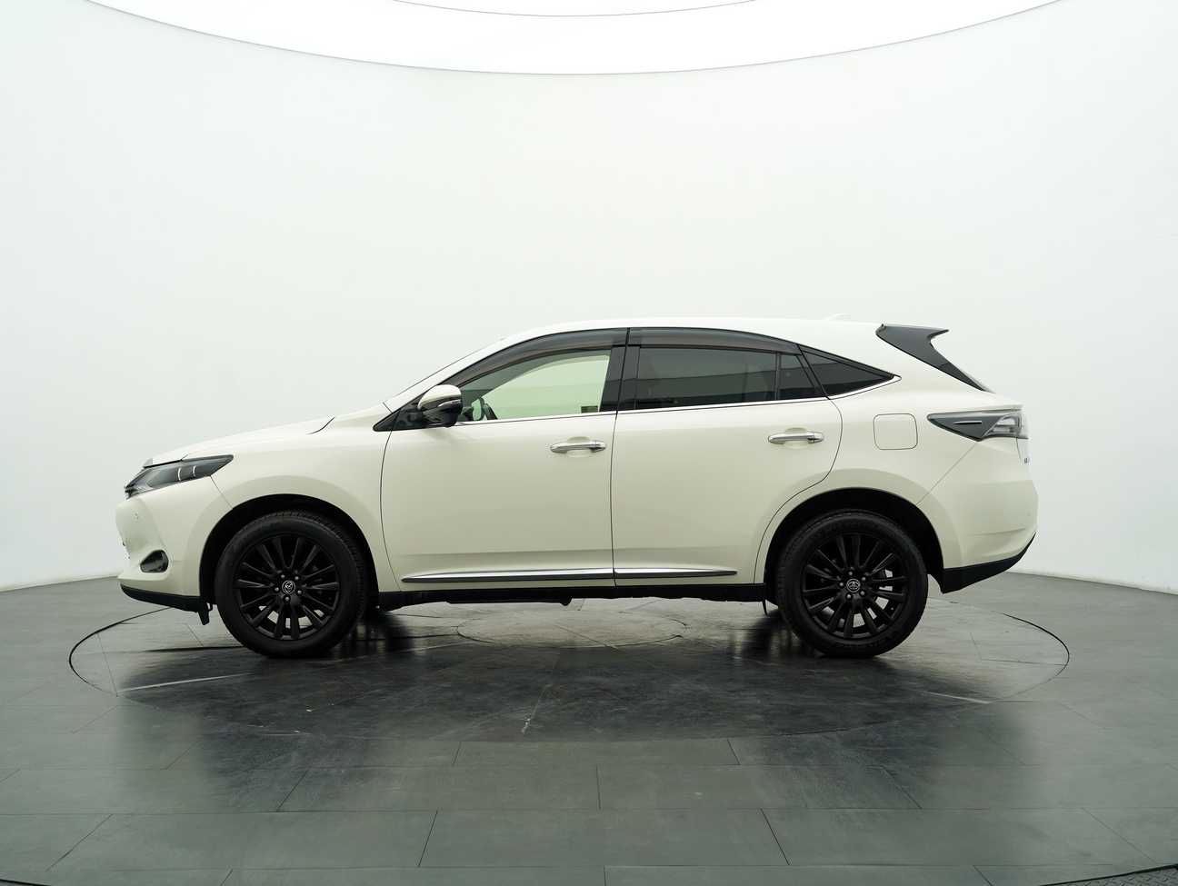 used 2016 Toyota Harrier Premium Advanced 2.0