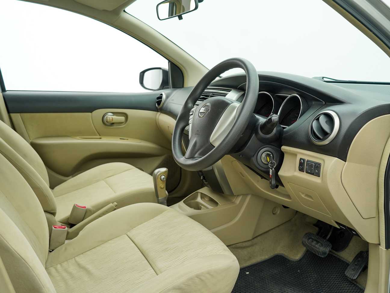 terpakai 2014 Nissan Grand Livina Comfort 1.6