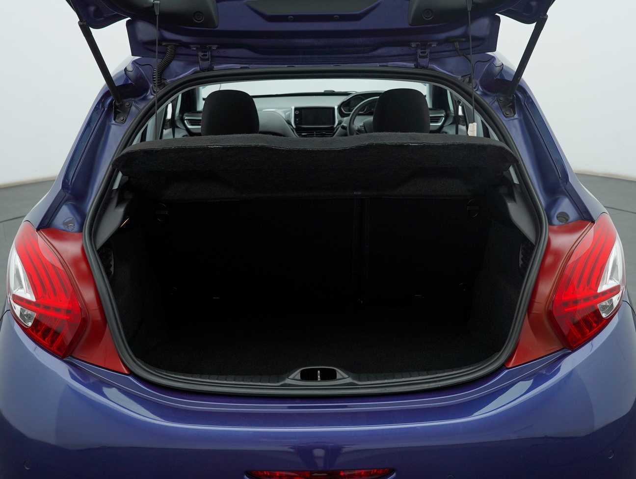 terpakai 2014 Peugeot 208 Allure 5 Door 1.6