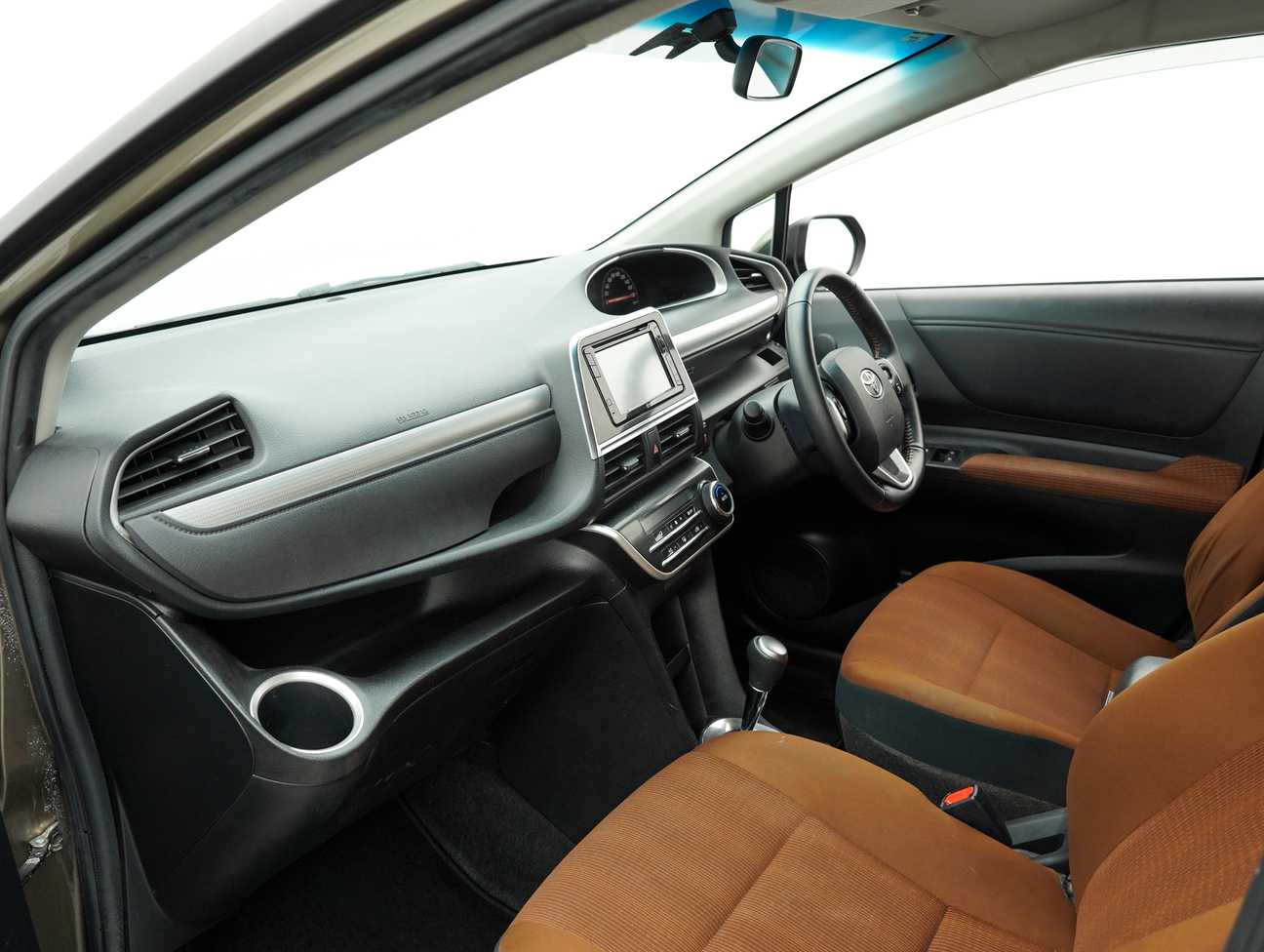 used 2016 Toyota Sienta V 1.5