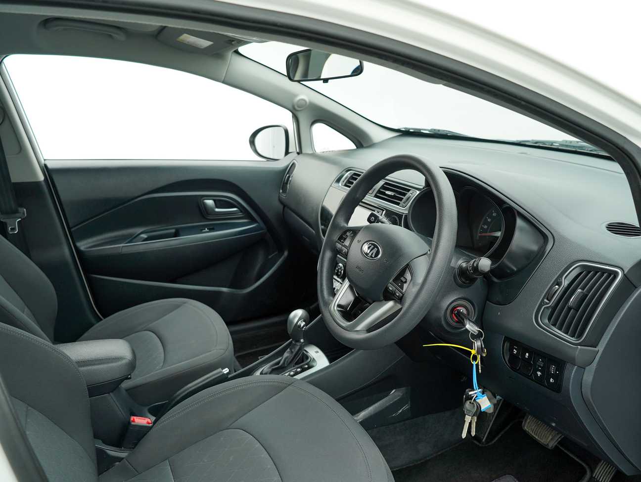 terpakai 2016 Kia Rio EX 1.4