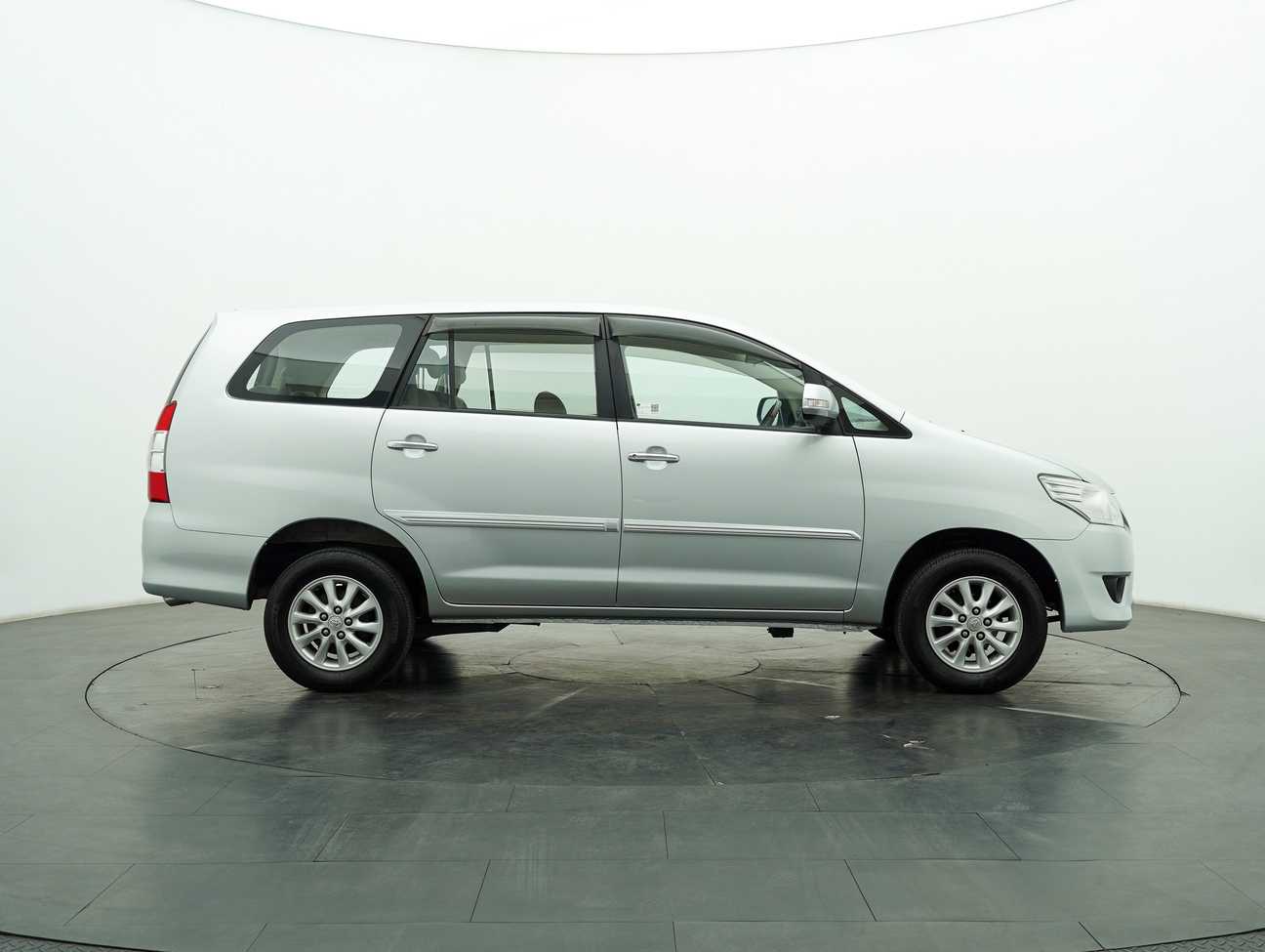 used 2013 Toyota Innova G 2.0