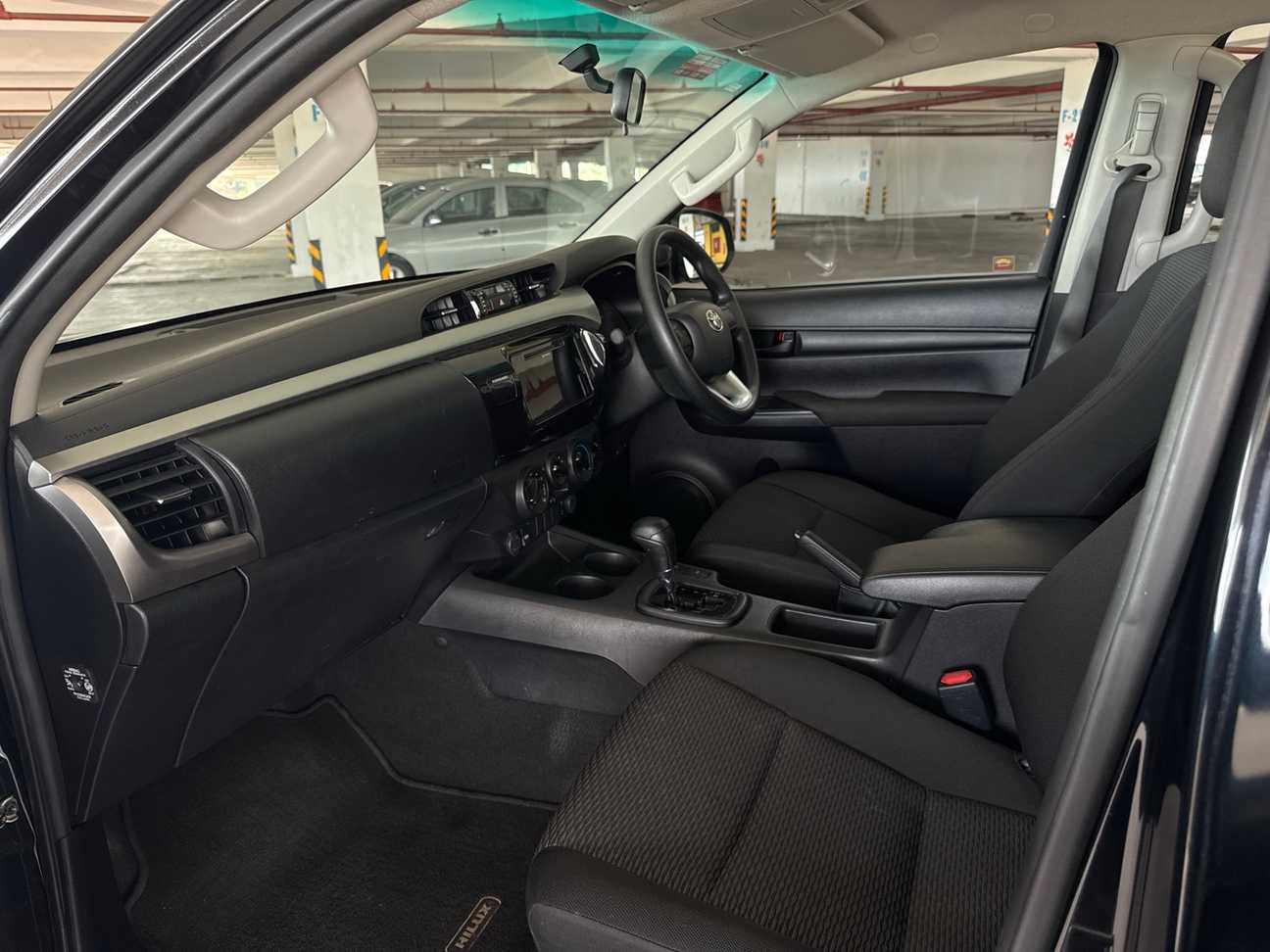 terpakai 2022 Toyota Hilux E Dual Cab 2.4