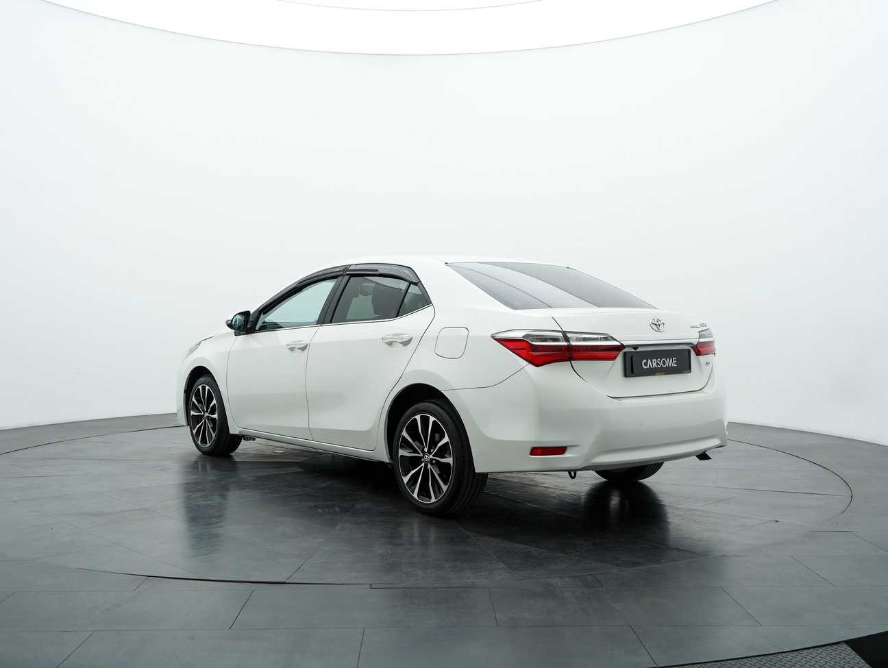 used 2017 Toyota Corolla Altis V 2.0