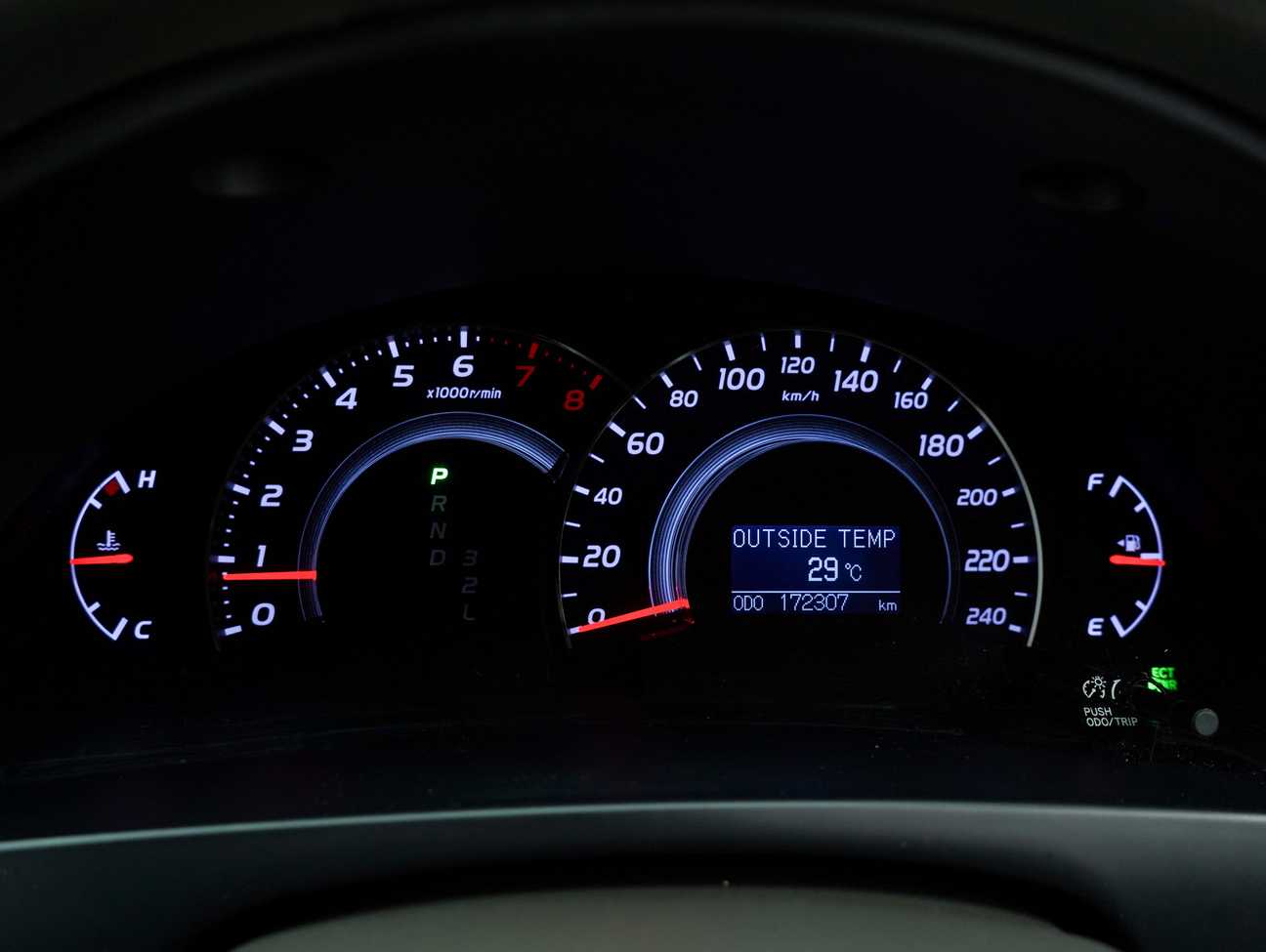 terpakai 2011 Toyota Camry G 2.0