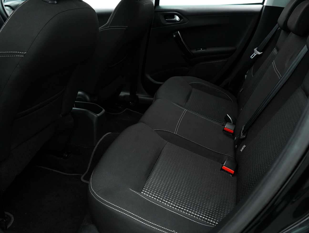 terpakai 2017 Peugeot 208 PureTech 1.2