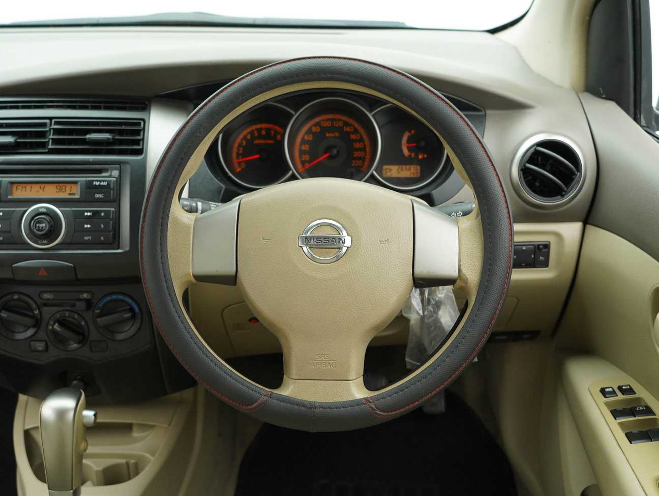 terpakai 2011 Nissan Grand Livina ST-L Comfort Impul 1.6