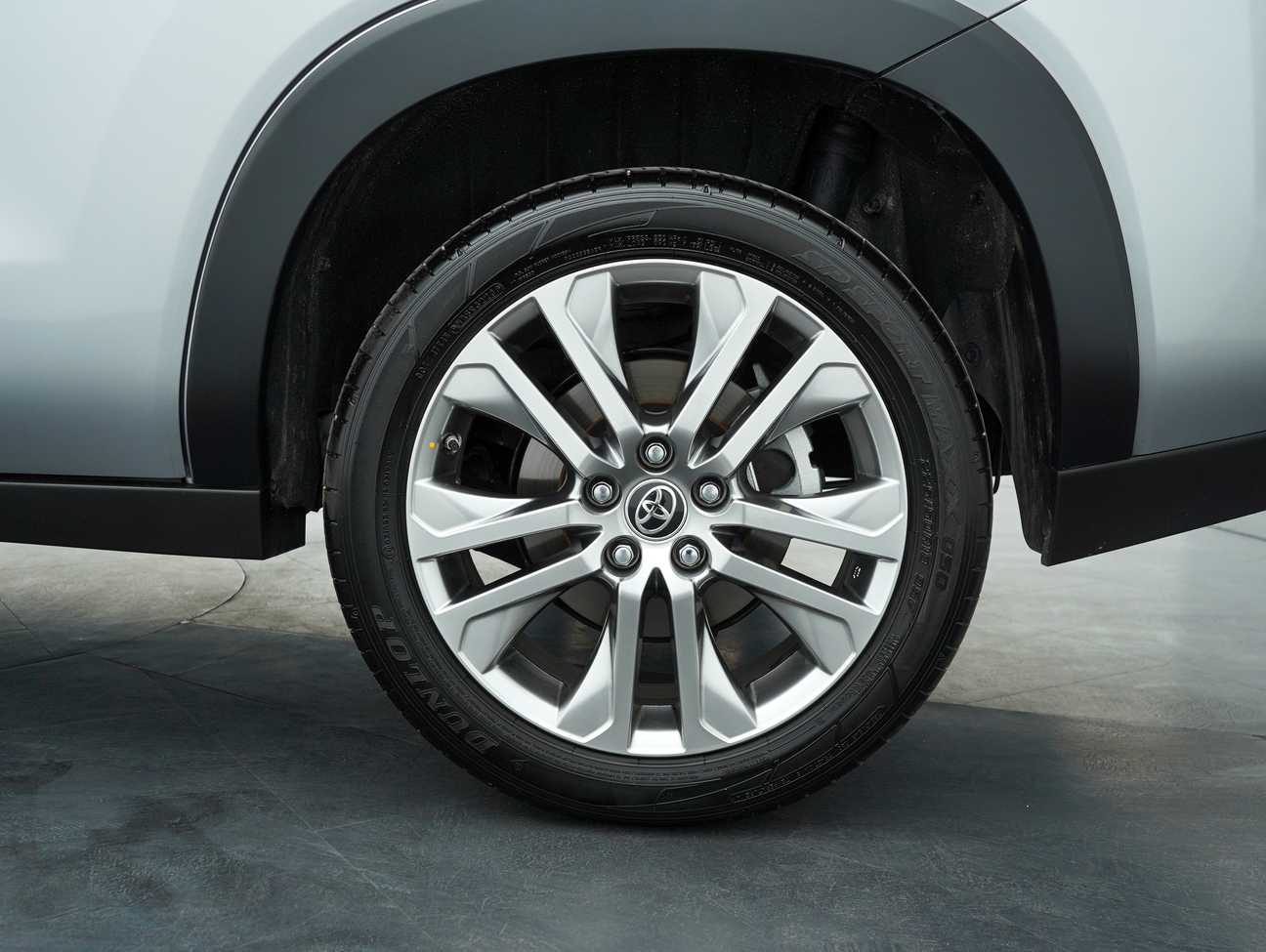 used 2023 Toyota Innova Zenix V 2.0