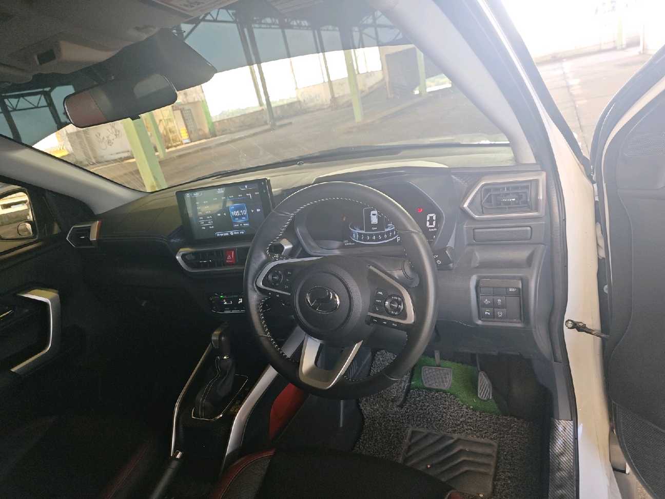 terpakai 2022 Perodua Ativa AV (2 Tone Special Metallic) 1.0