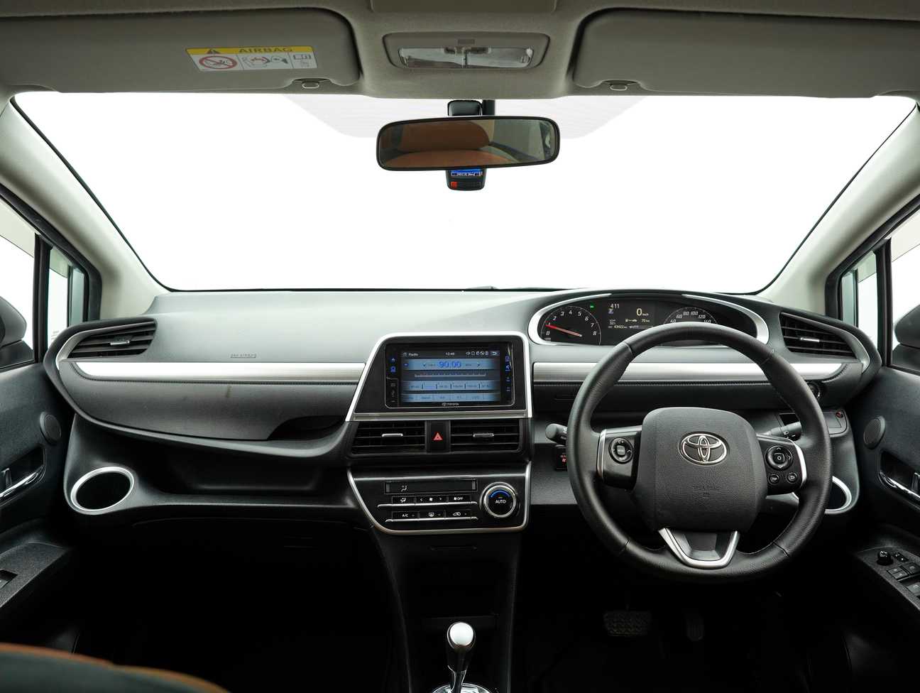 used 2018 Toyota Sienta V 1.5