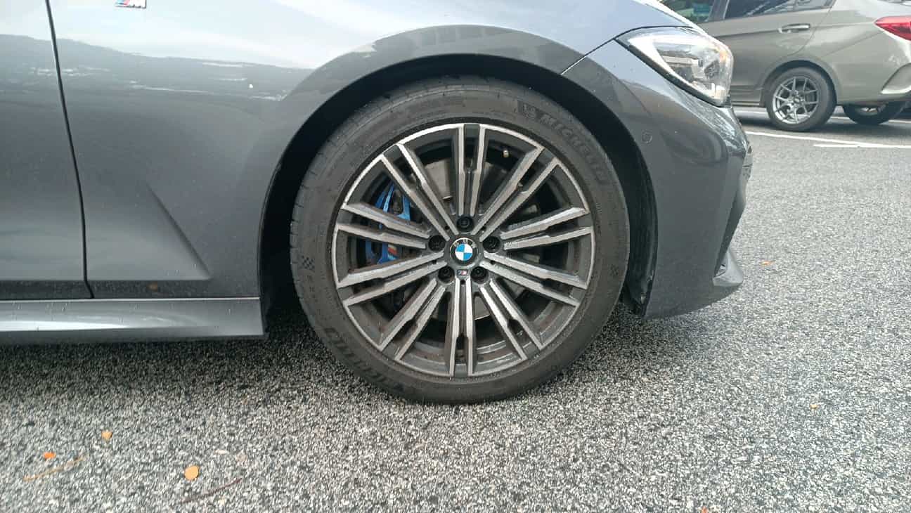 terpakai 2021 BMW 330i M Sport 2.0
