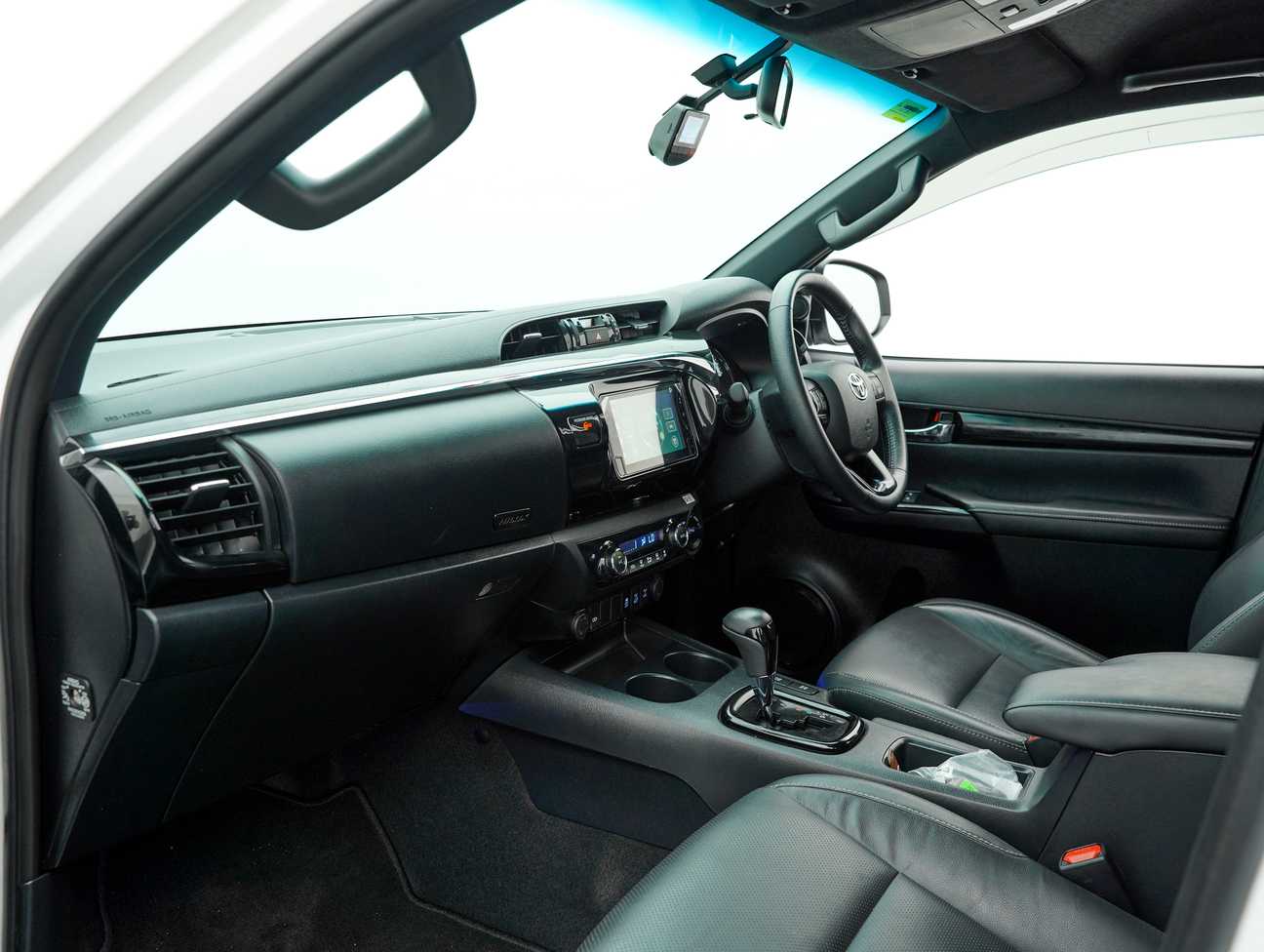 terpakai 2020 Toyota HILUX DOUBLE CAB BLACK EDITION 4X4 2.8