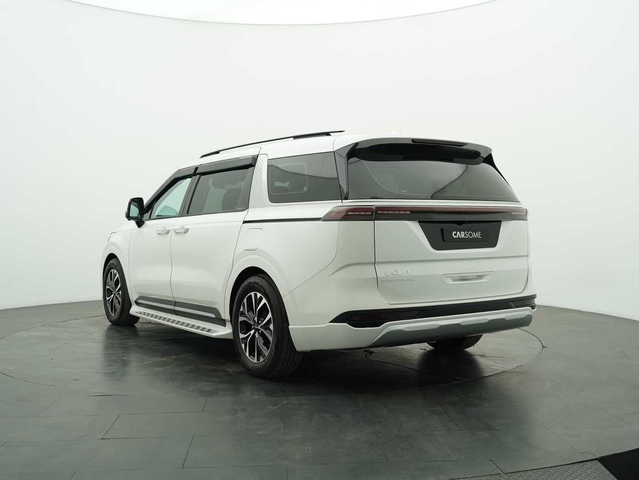 terpakai 2022 Kia Carnival  2.2