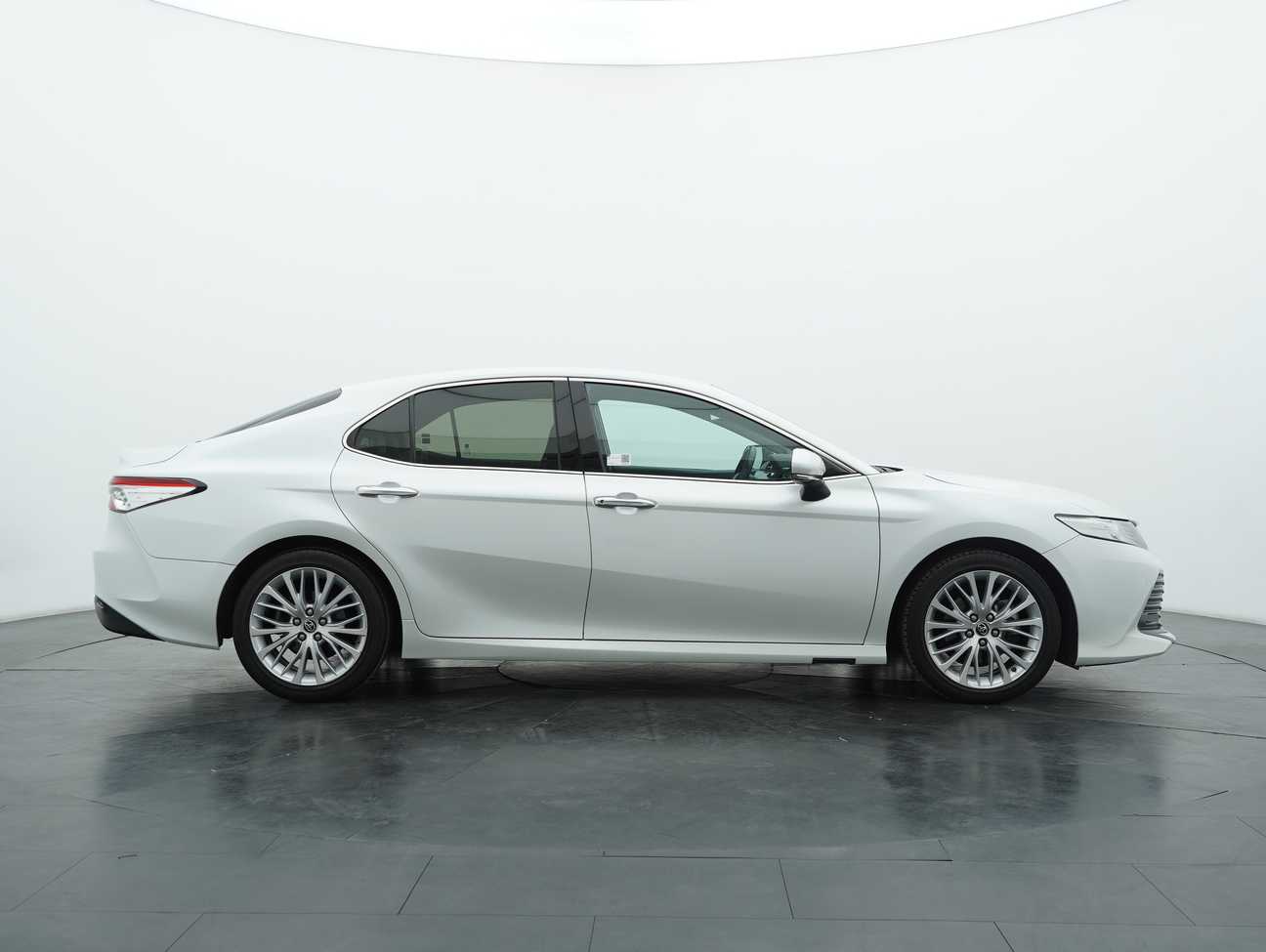 used 2019 Toyota Camry V 2.5