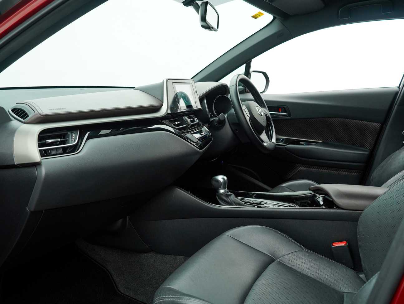 used 2019 Toyota C-HR  1.8