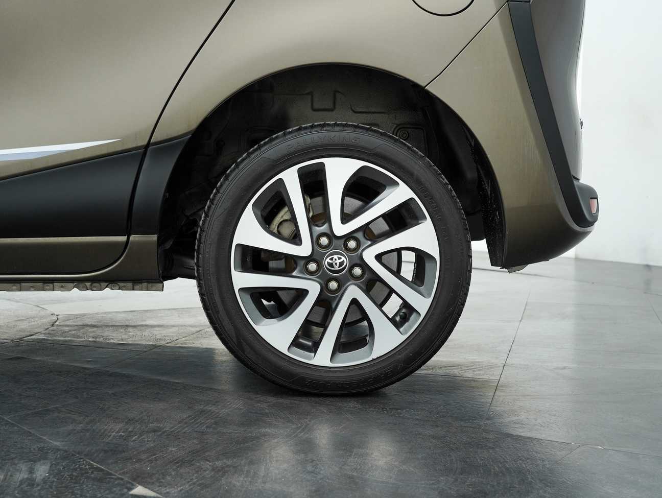 used 2016 Toyota Sienta V 1.5