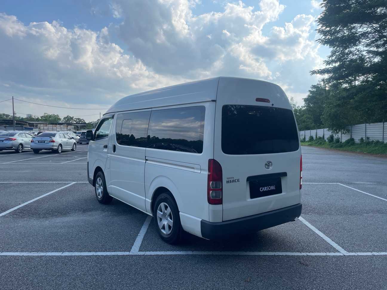terpakai 2016 Toyota Hiace Window Van 2.5