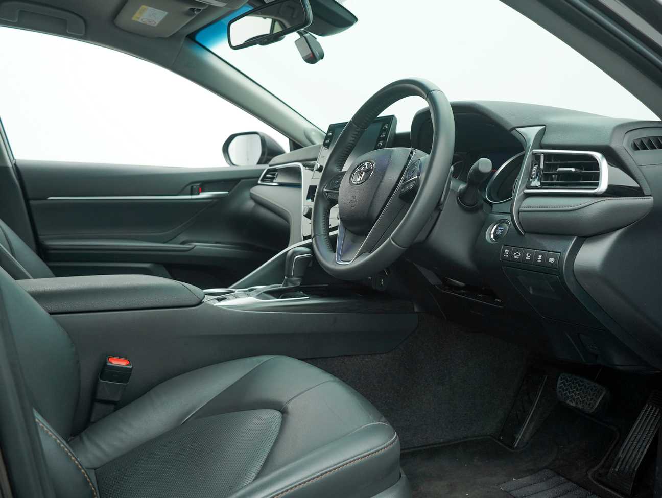 used 2023 Toyota Camry V 2.5