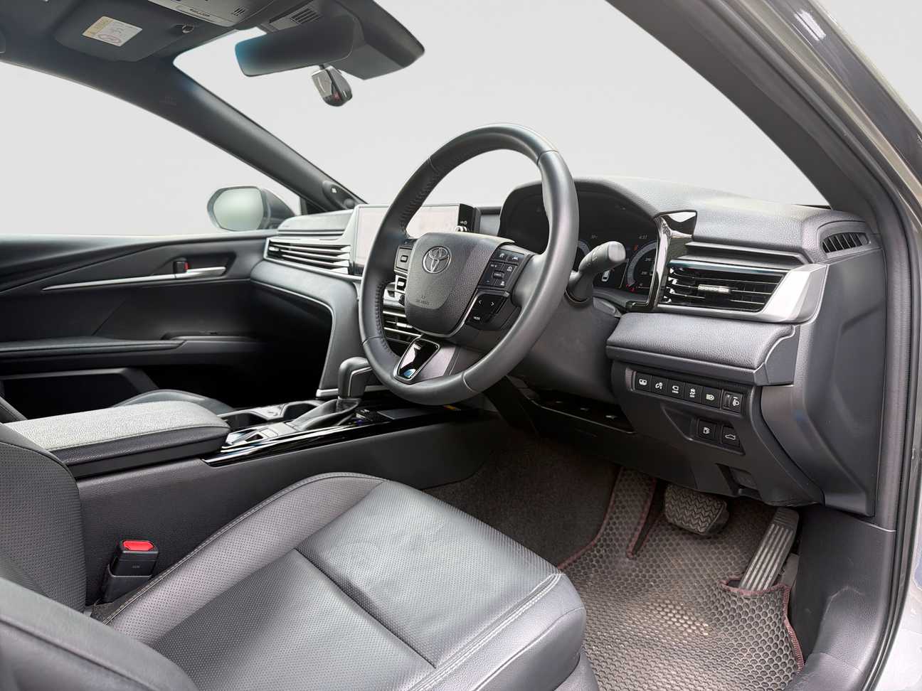 used 2025 Toyota Camry V 2.5