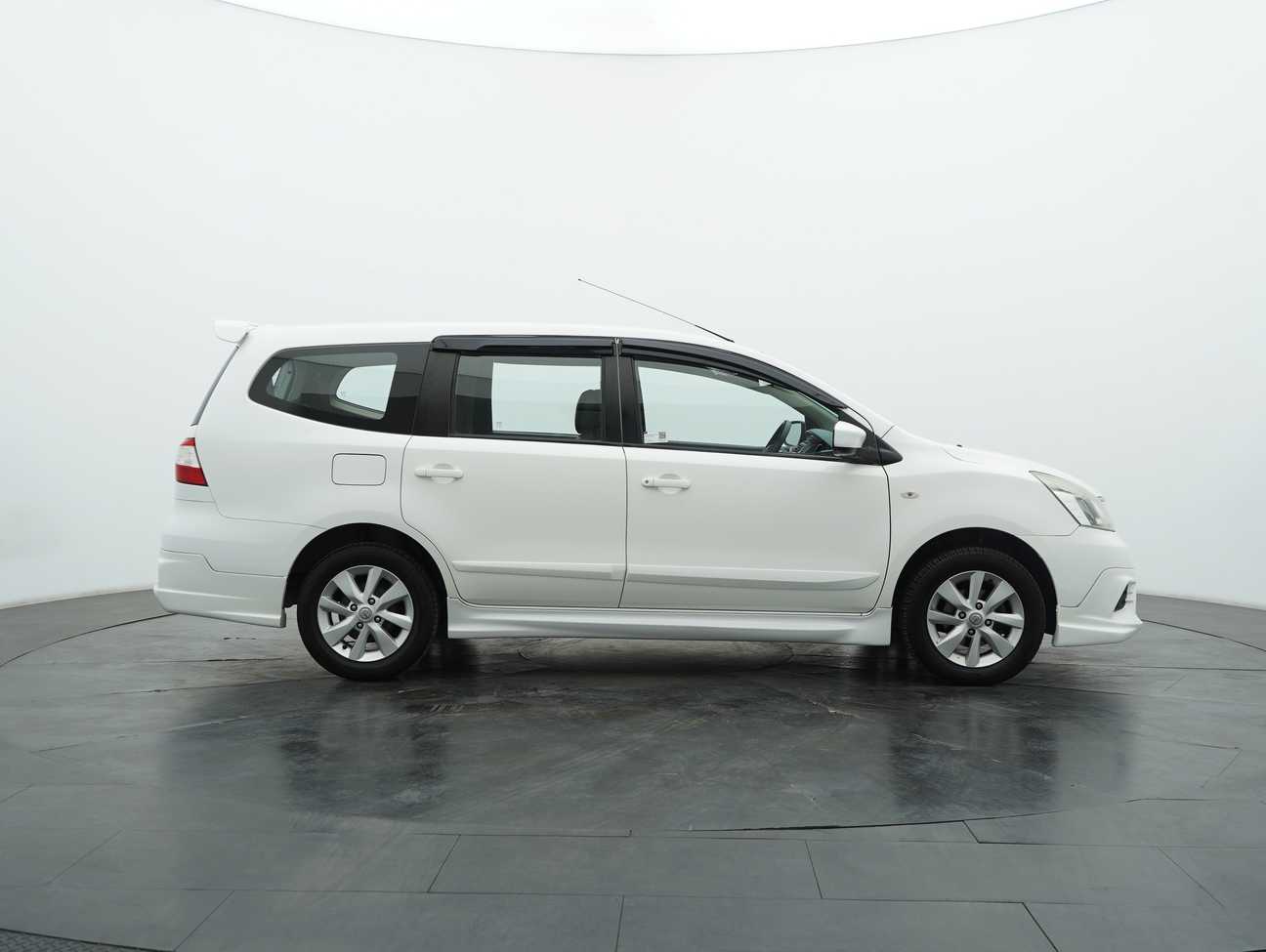 terpakai 2015 Nissan Grand Livina Comfort 1.6
