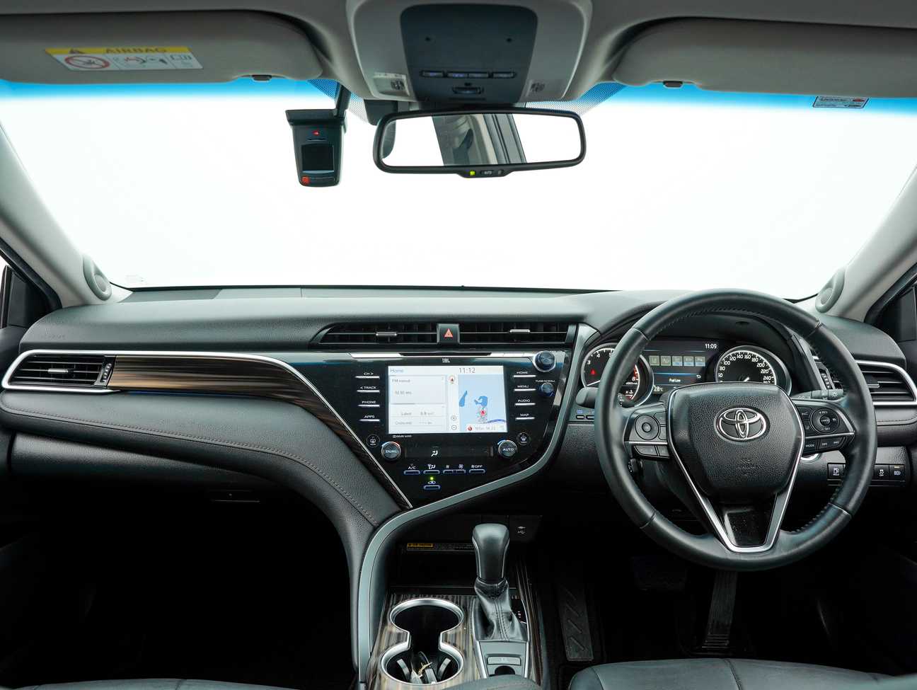 terpakai 2019 Toyota CAMRY V 2.5