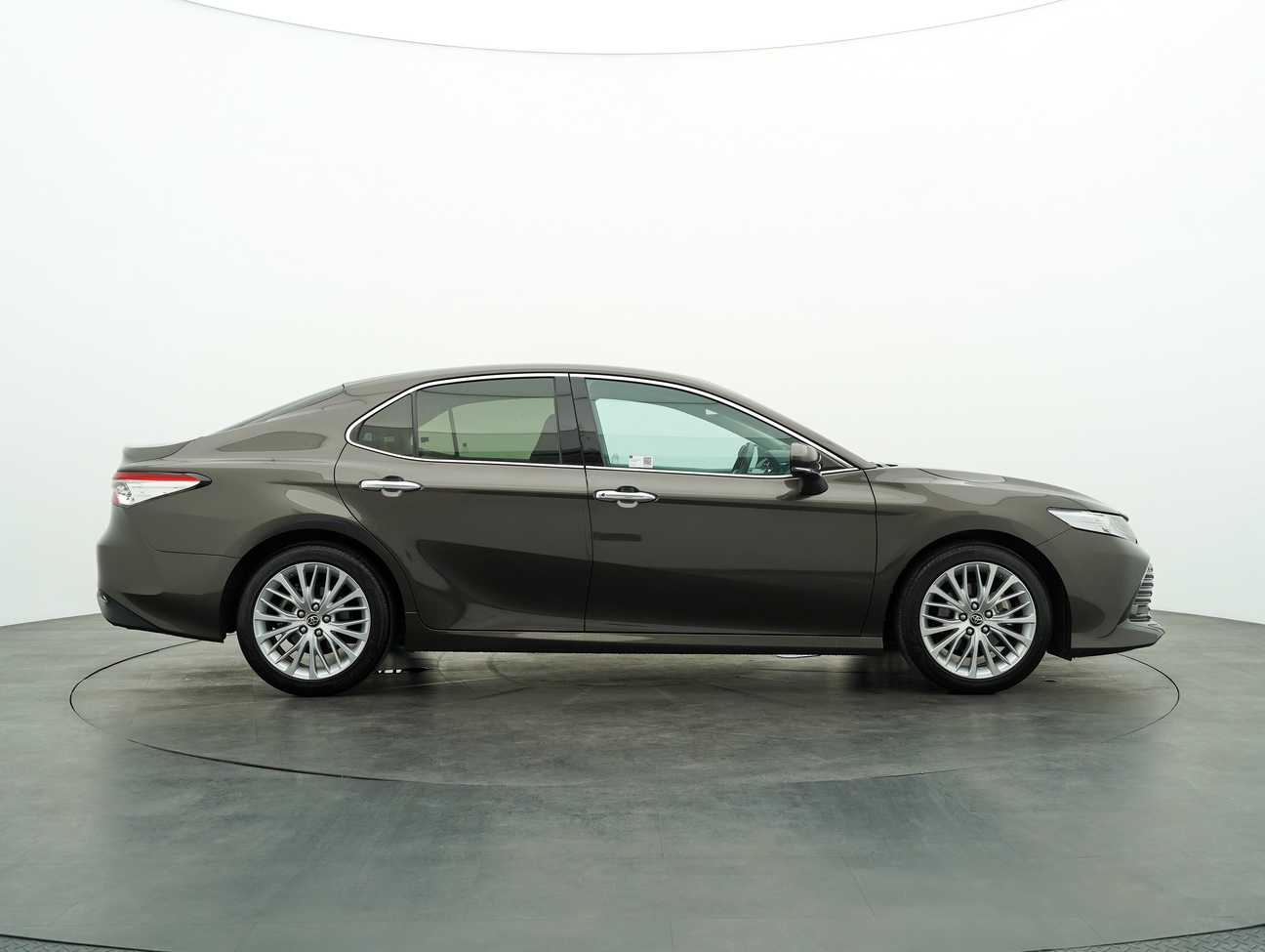 used 2019 Toyota Camry V 2.5