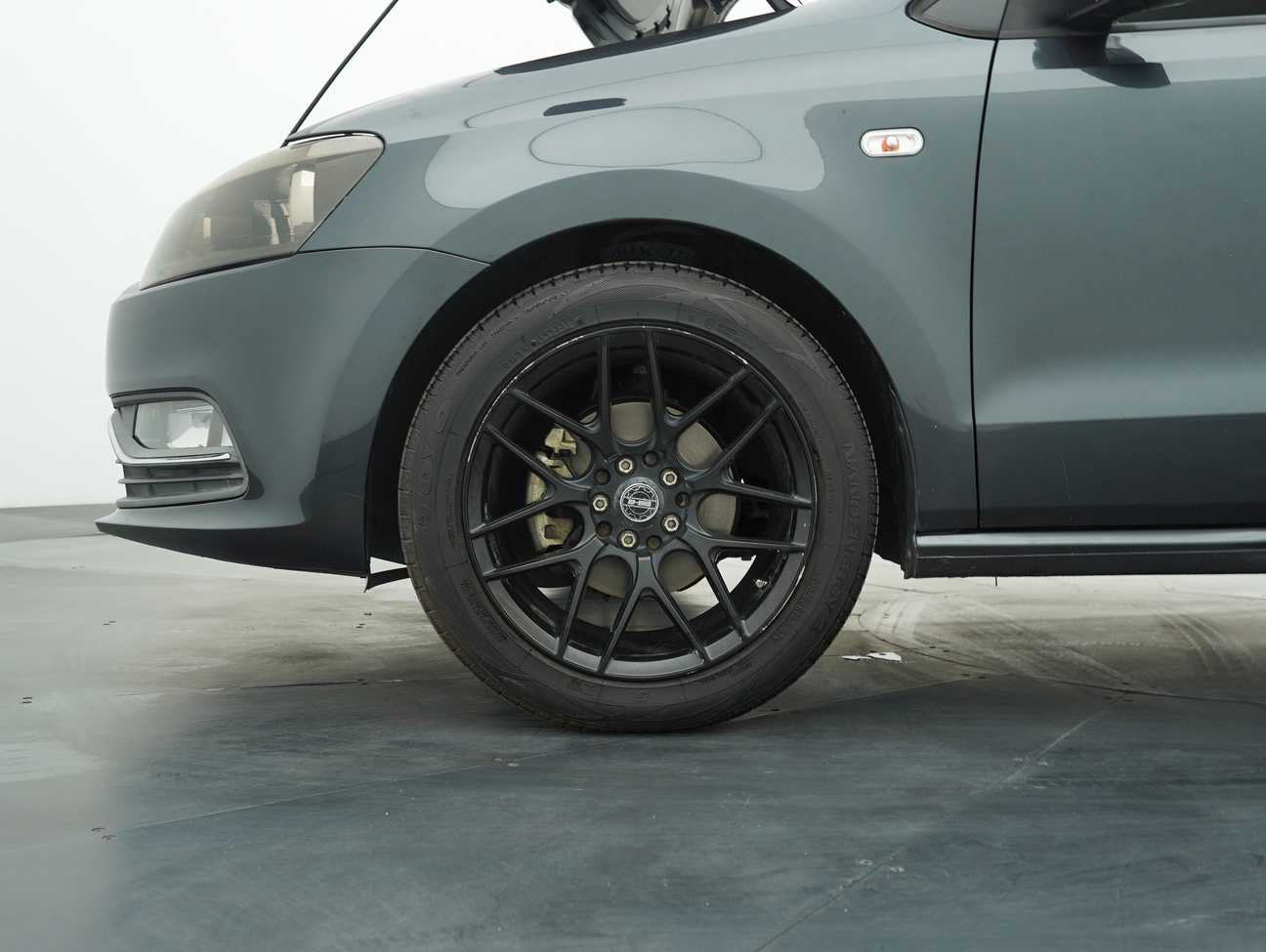 terpakai 2016 Volkswagen POLO HATCHBACK 1.6