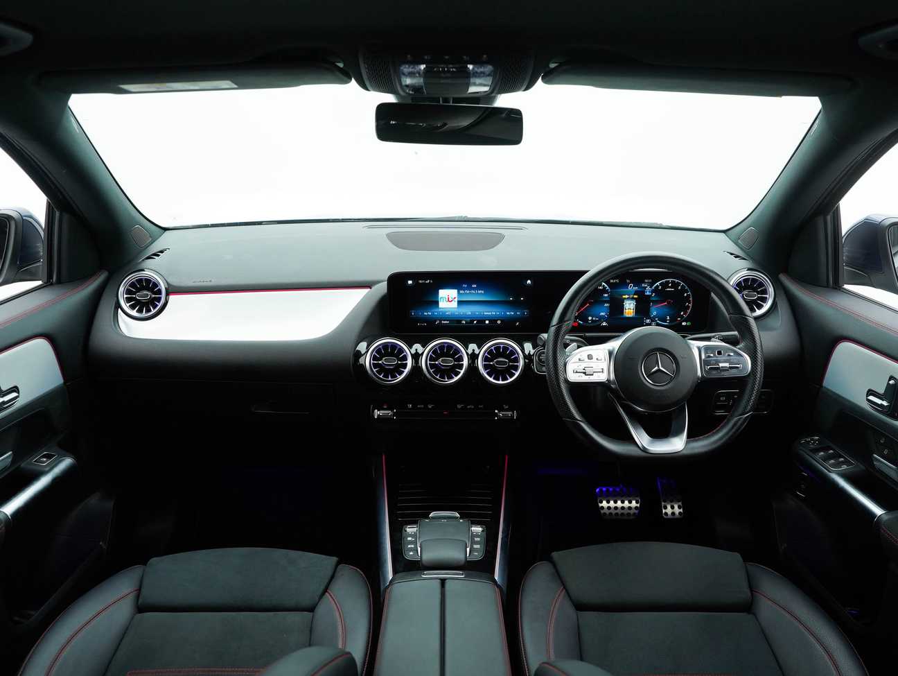 terpakai 2023 Mercedes-Benz GLA250 AMG Line 2.0