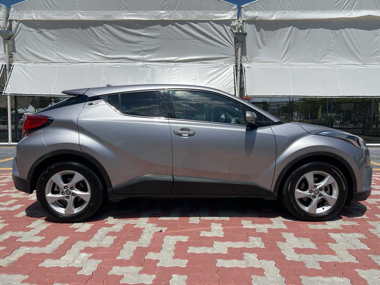 terpakai 2018 Toyota C-HR  1.8