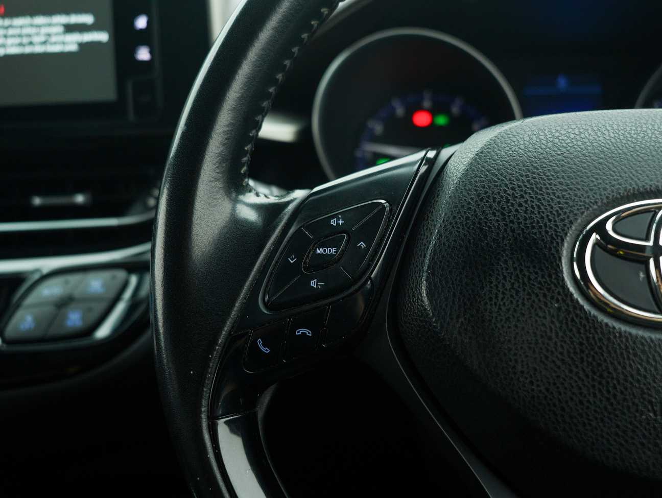 used 2019 Toyota C-HR  1.8