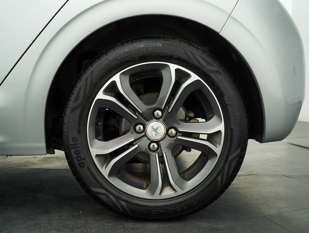 terpakai 2016 Peugeot 208 Allure 3 Door 1.6