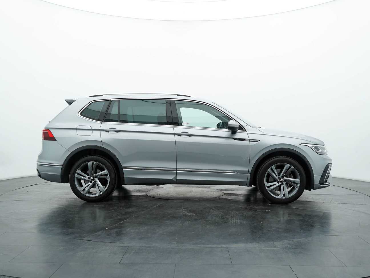used 2023 Volkswagen Tiguan Allspace R-Line 4MOTION 2.0